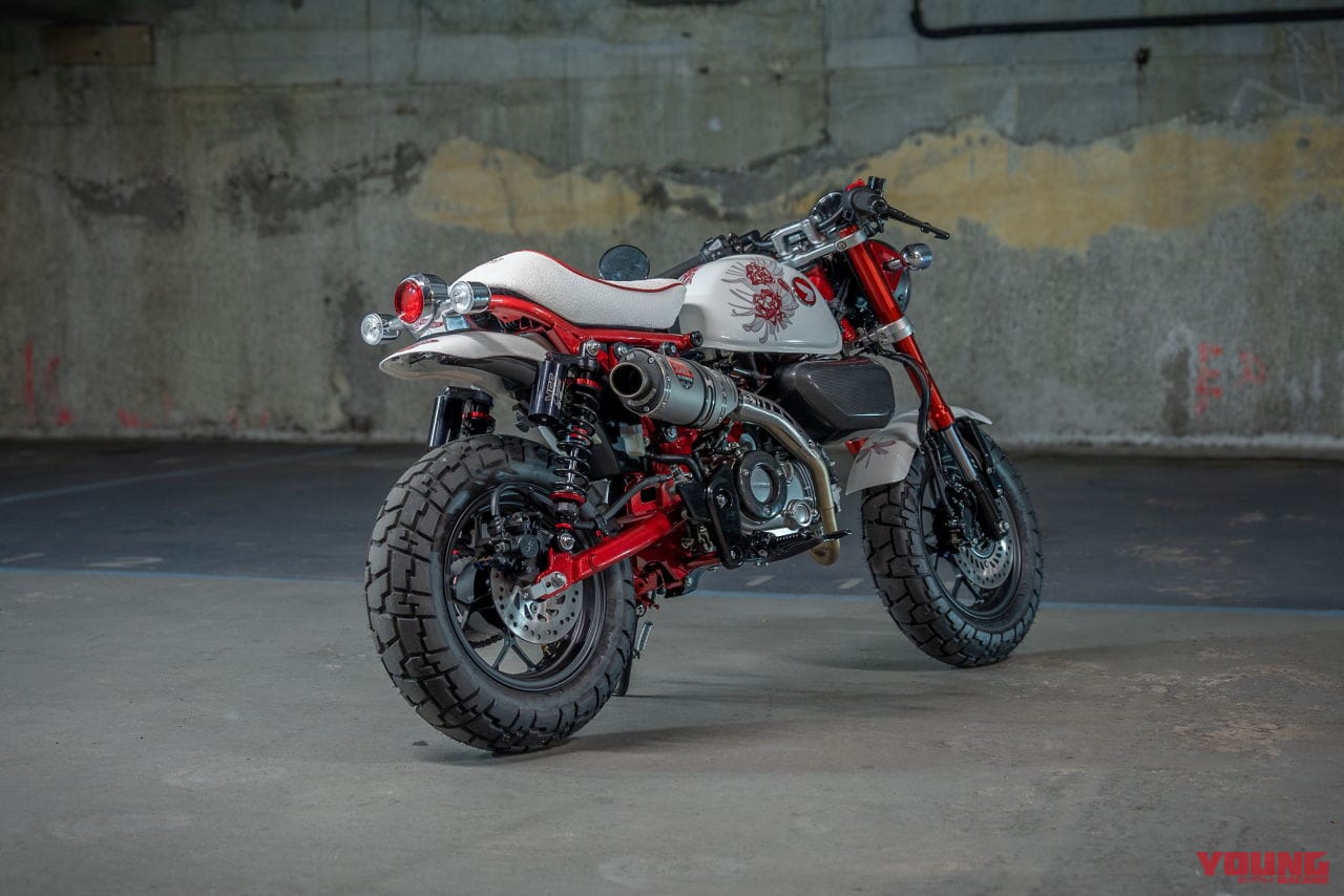 |ヒョウ柄のダックス125に、チョッパー仕様のモンキー125だと?! ビアリッツで開催の「ホイールス&ウェーブス」に7か国のホンダ カスタムミニが登場