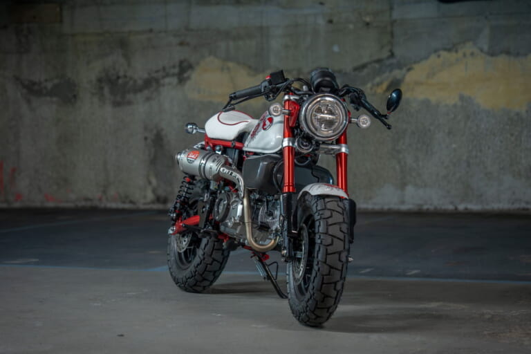 Manjushage(Germany)|ヒョウ柄のダックス125に、チョッパー仕様のモンキー125だと?! ビアリッツで開催の「ホイールス&ウェーブス」に7か国のホンダ カスタムミニが登場