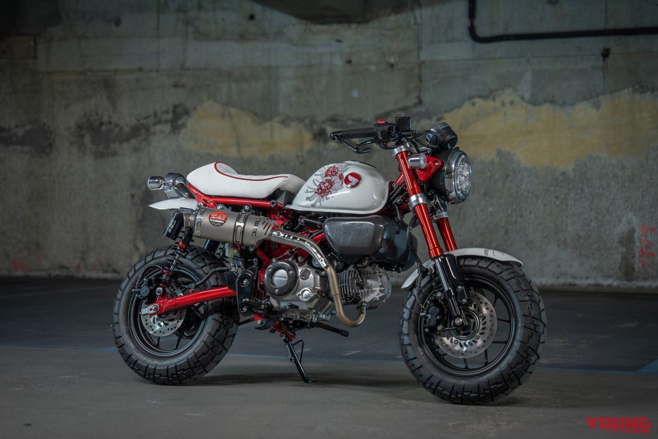 |ヒョウ柄のダックス125に、チョッパー仕様のモンキー125だと?! ビアリッツで開催の「ホイールス&ウェーブス」に7か国のホンダ カスタムミニが登場