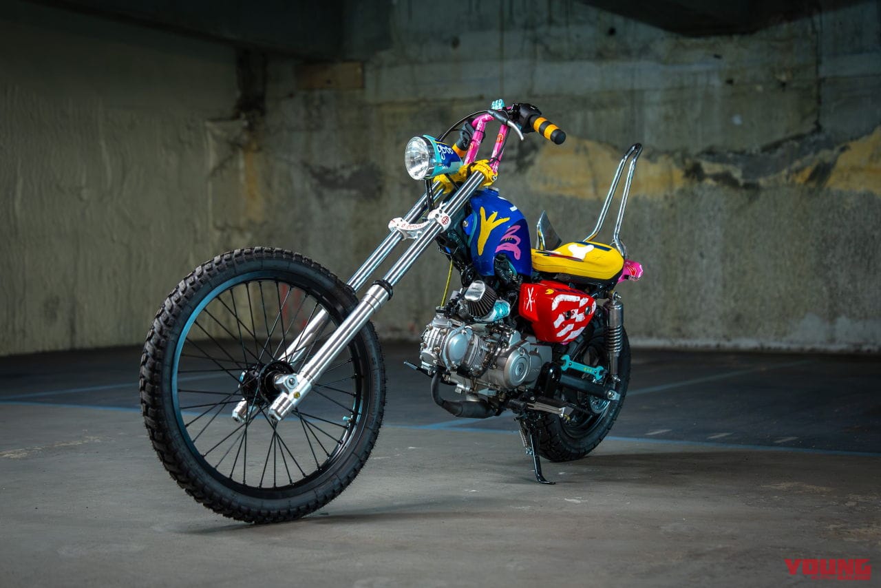 |ヒョウ柄のダックス125に、チョッパー仕様のモンキー125だと?! ビアリッツで開催の「ホイールス&ウェーブス」に7か国のホンダ カスタムミニが登場