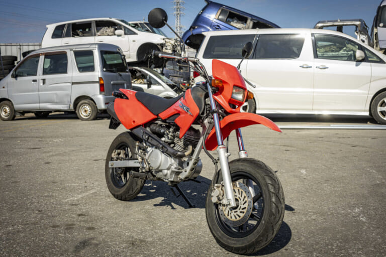 HONDA XR50モタード|往年の名車バイクが続々登場! ヤンキーと口裂け女が戦うホラー映画「先生! 口裂け女です!」が7月7日に公開
