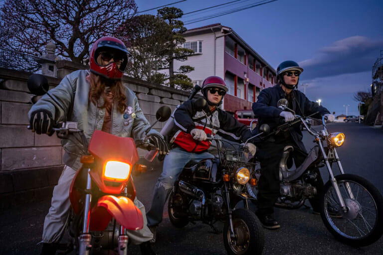 HONDA ゴリラ XR50モタード スーパーカブ|往年の名車バイクが続々登場! ヤンキーと口裂け女が戦うホラー映画「先生! 口裂け女です!」が7月7日に公開