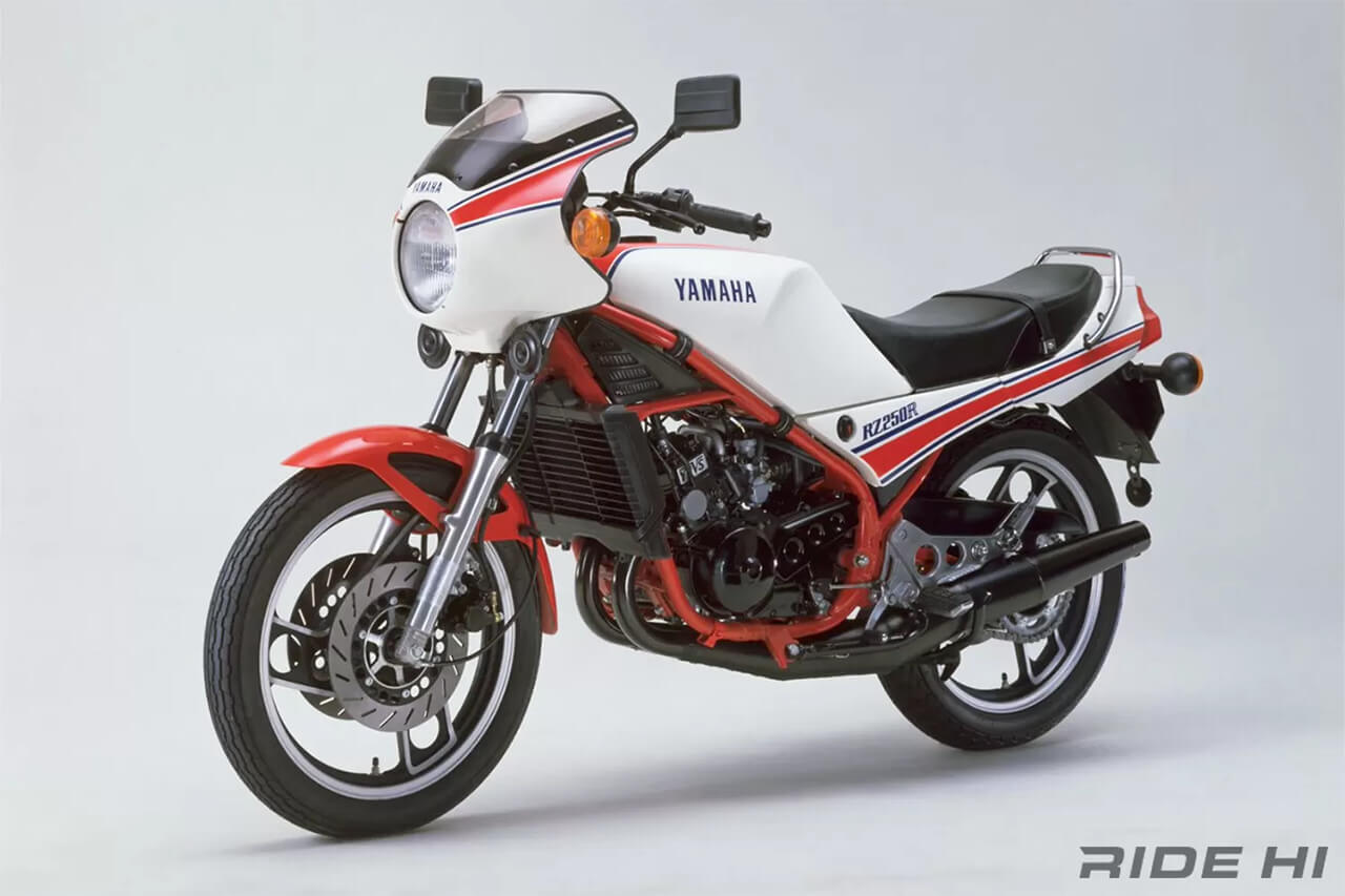 ヤマハの隠れた名車 RZ250R【RZとTZRに挟まれて…｜このバイクに注目