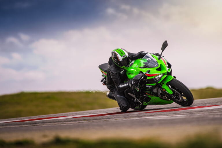 カワサキ|ニンジャZX-6R|欧州仕様|2024年モデル|オールニュースタイリング! カワサキ新型「ニンジャZX-6R」がテンアール顔で登場、北米と欧州で同時発表された!