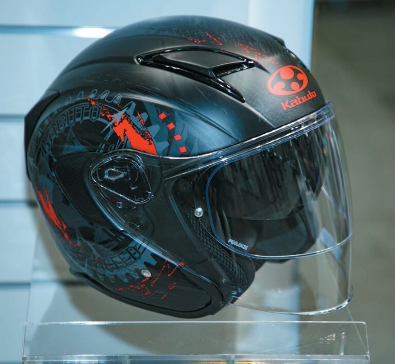 Kabuto EXCEED DARKNESS|Kabutoニューモデルまとめ:高速走行もオフもイケるエアロ系クロスオーバーに大胆グラも!【’23最新ヘルメットカタログ】