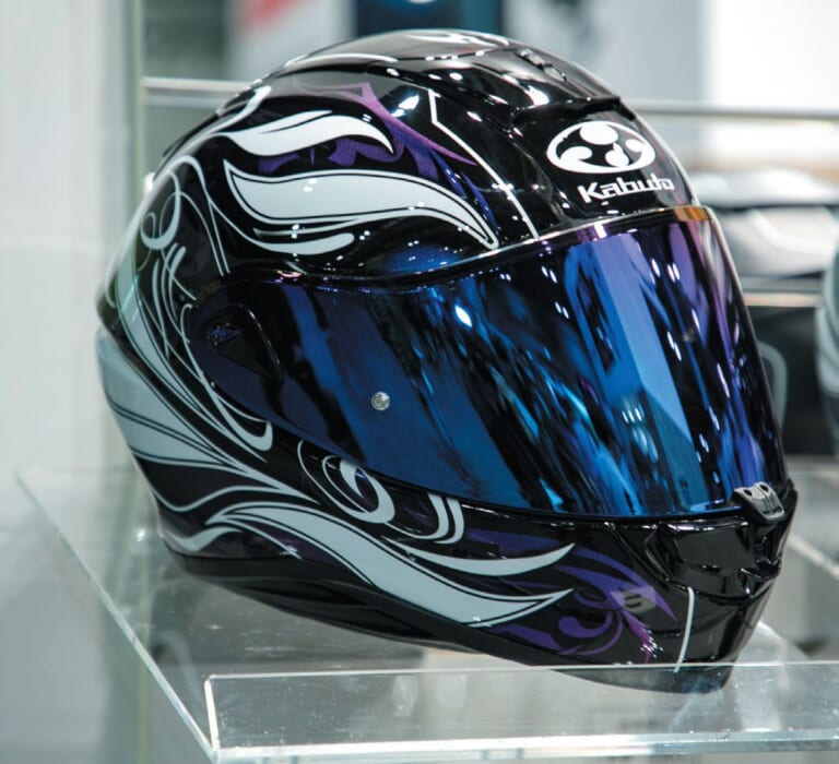 Kabuto AEROBLADE-6 ELFI DARK|Kabutoニューモデルまとめ:高速走行もオフもイケるエアロ系クロスオーバーに大胆グラも!【’23最新ヘルメットカタログ】