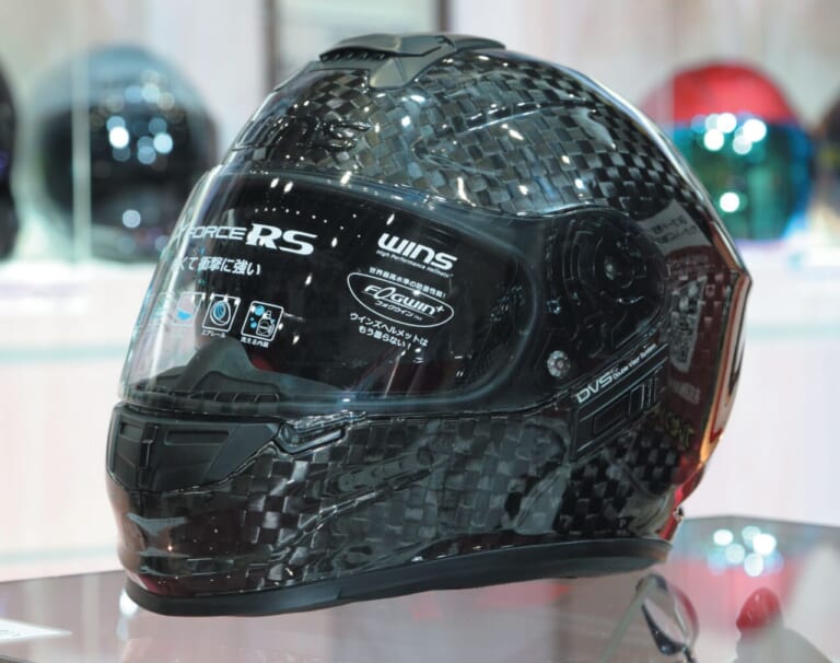 WINS A-FORCE RS|’23登場のニューヘルメットまとめ! カーボン柄の新作にネオクラ向けも【’23最新ヘルメットカタログ ウインズ/ヤマハ/LS2】