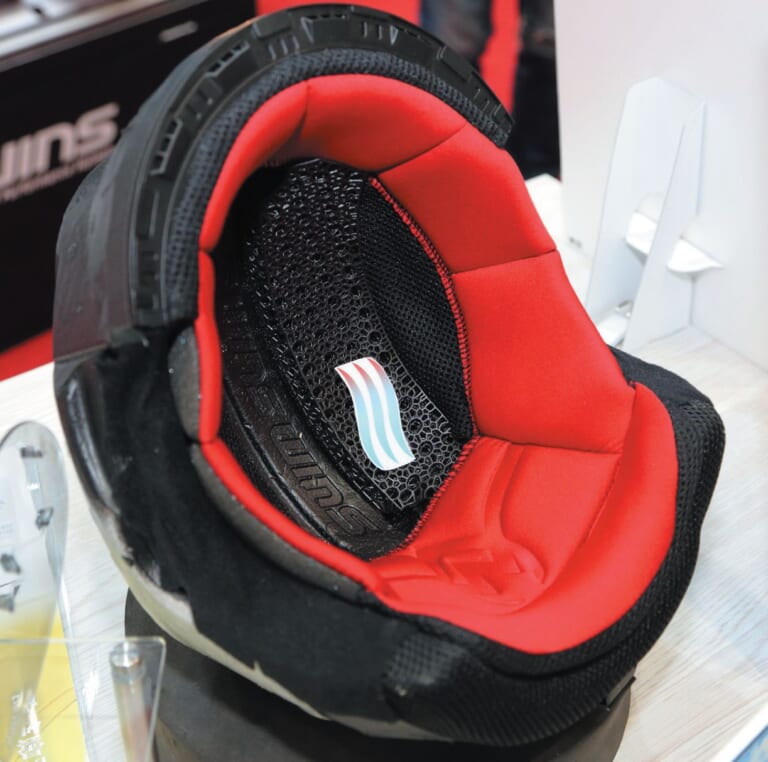 WINS|’23登場のニューヘルメットまとめ! カーボン柄の新作にネオクラ向けも【’23最新ヘルメットカタログ ウインズ/ヤマハ/LS2】