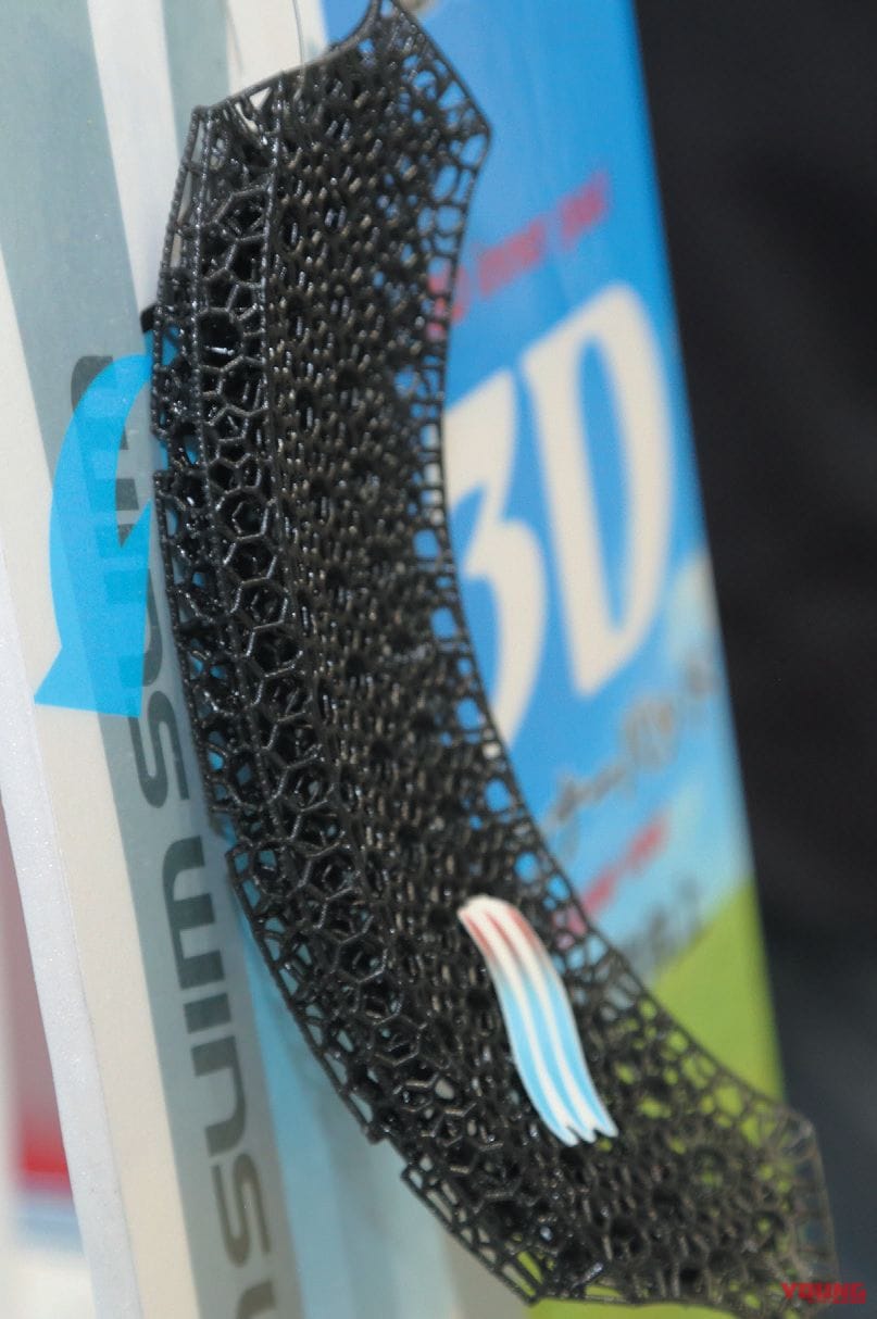 |’23登場のニューヘルメットまとめ! カーボン柄の新作にネオクラ向けも【’23最新ヘルメットカタログ ウインズ/ヤマハ/LS2】