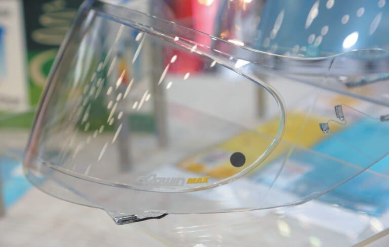 WINS|’23登場のニューヘルメットまとめ! カーボン柄の新作にネオクラ向けも【’23最新ヘルメットカタログ ウインズ/ヤマハ/LS2】