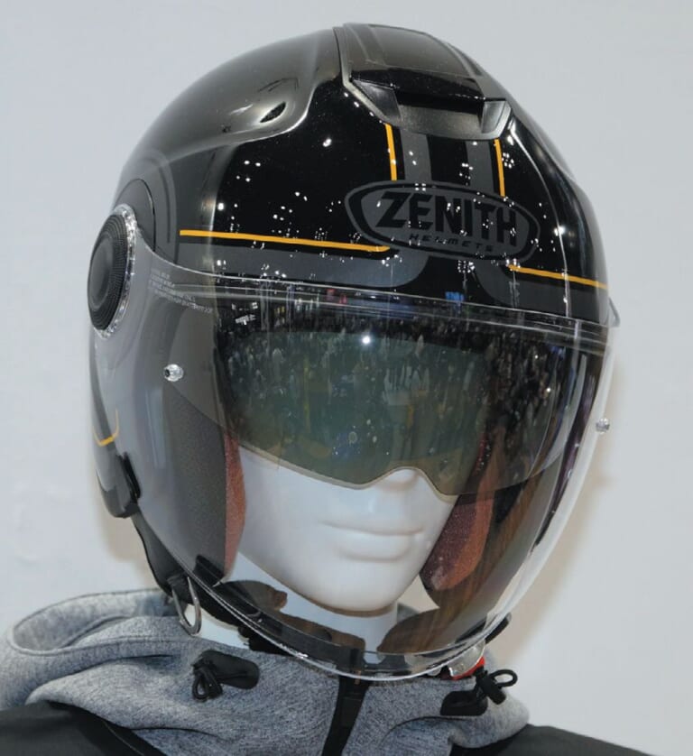 YAMAHA YJ-22グラフィック|’23登場のニューヘルメットまとめ! カーボン柄の新作にネオクラ向けも【’23最新ヘルメットカタログ ウインズ/ヤマハ/LS2】