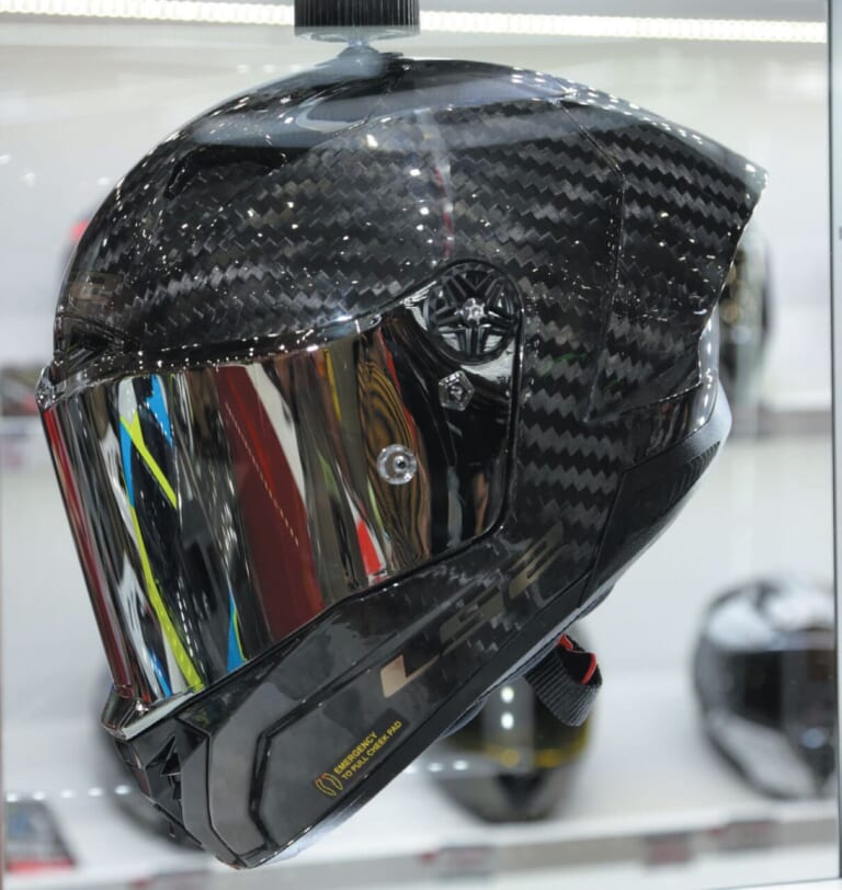 LS2 THUNDER C GP|’23登場のニューヘルメットまとめ! カーボン柄の新作にネオクラ向けも【’23最新ヘルメットカタログ ウインズ/ヤマハ/LS2】