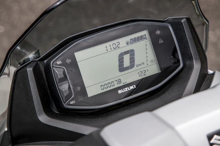 スズキ バーグマンストリート125EX|メーター|スズキ バーグマンストリート125EX試乗インプレッション【スクーター3兄弟の大本命、満足度は高い】
