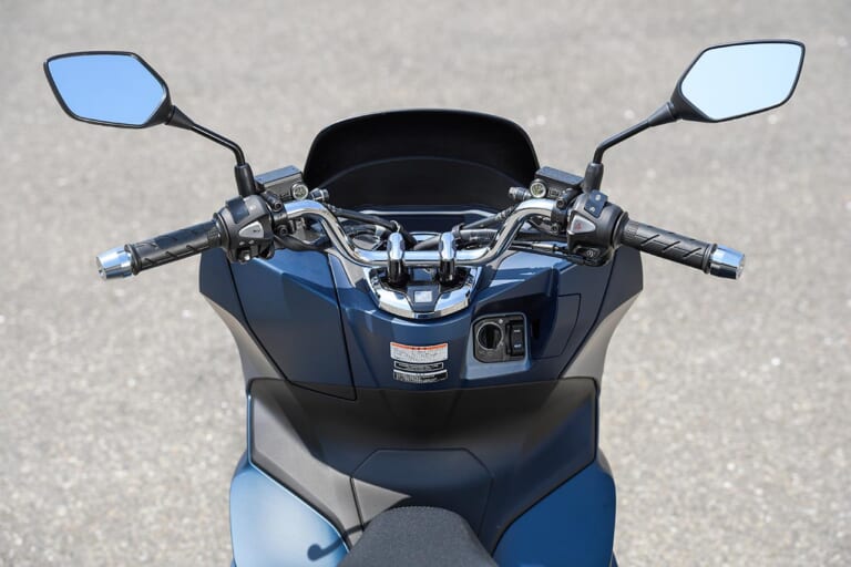 ホンダPCX|コックピット|ホンダ新型PCX 試乗インプレッション【実家のような安心感、規制適合後も健在だ】
