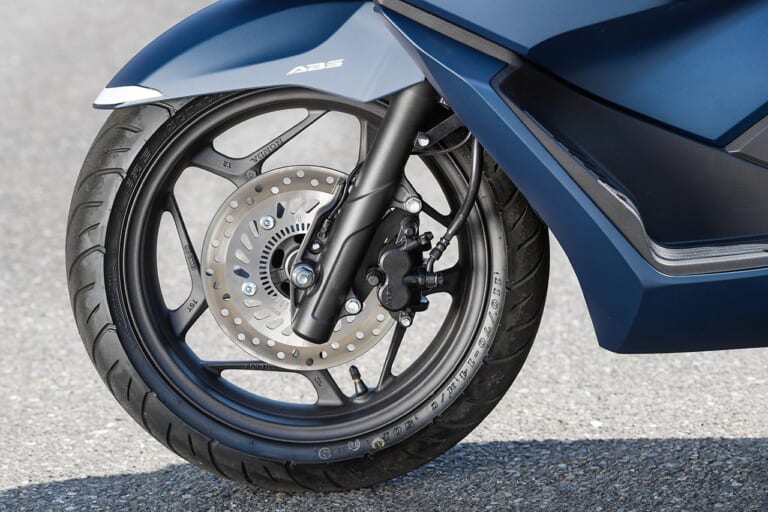 ホンダPCX|足まわり|ホンダ新型PCX 試乗インプレッション【実家のような安心感、規制適合後も健在だ】