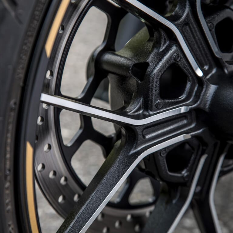 スズキ ジクサー250|足まわり|スズキ新型ジクサー250 試乗インプレッション【単気筒ゆえの軽さが際立つ】