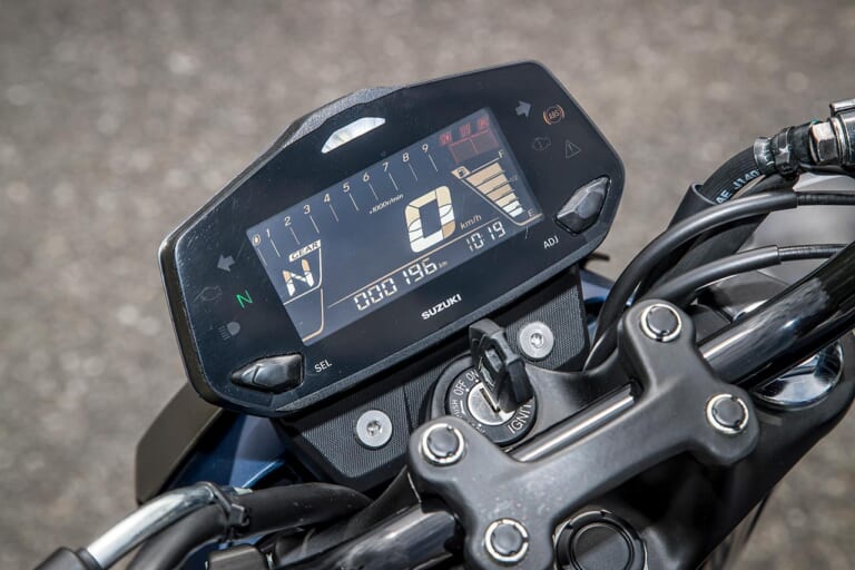 スズキ ジクサー250|メーター|スズキ新型ジクサー250 試乗インプレッション【単気筒ゆえの軽さが際立つ】