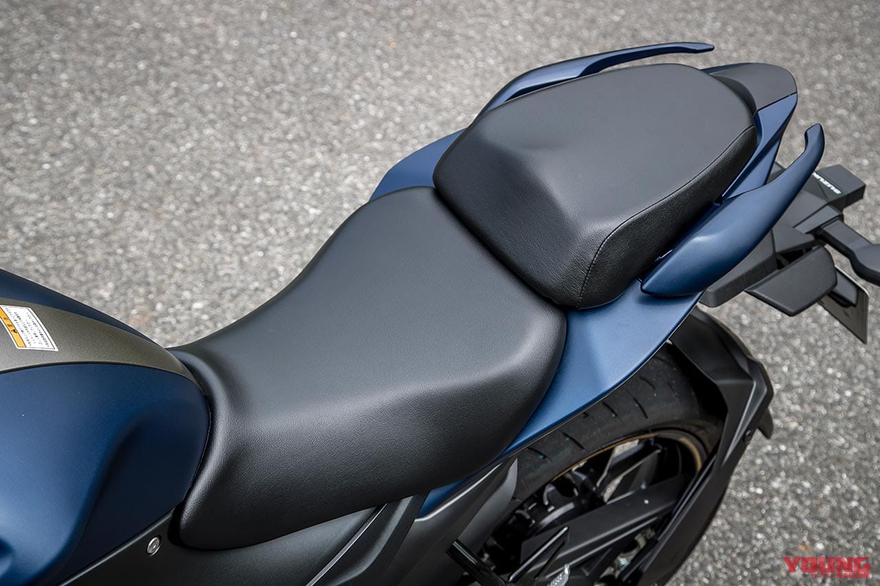 スズキ ジクサー250|シート|スズキ新型ジクサー250 試乗インプレッション【単気筒ゆえの軽さが際立つ】