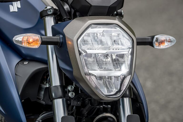 スズキ ジクサー250|灯火類|スズキ新型ジクサー250 試乗インプレッション【単気筒ゆえの軽さが際立つ】