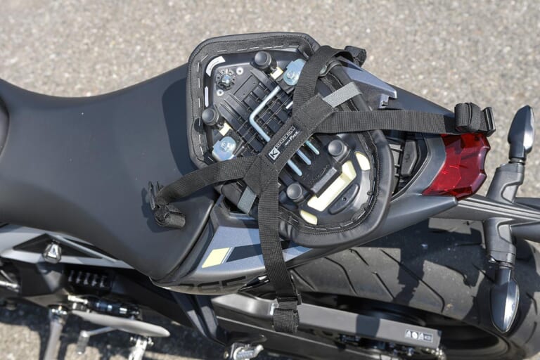 モトフィズ ミニフィールドシートバッグEX|モトフィズ ミニフィールドシートバッグEX試用インプレッション【両サイド開きで利便性が倍増】