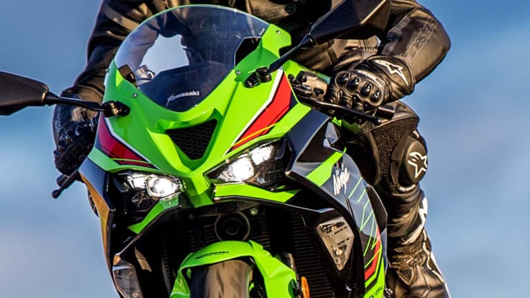 キリリとデザイン刷新! 尼カワサキ新型「ニンジャZX-6R KRTエディション」がテンアール顔で登場