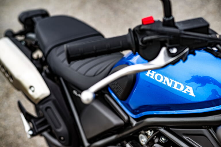 ホンダ|CL500|2023年モデル|ホンダ「CL500」に乗った! CL250よりも意外なマニアックさを見せるストリートスクランブラー【試乗インプレ】