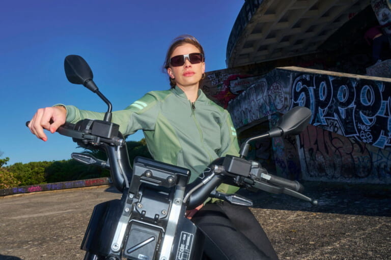 BMW Motorrad ConnectedRide Smartglasses|スカウター超えの未来キタ!! BMWがスマートグラスを発表、ナビや速度をリアルタイムで視界に投影する!