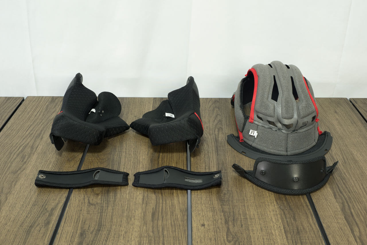3万5千円でMFJ公認! ヘルメットマニアの社長が作ったヘルメット