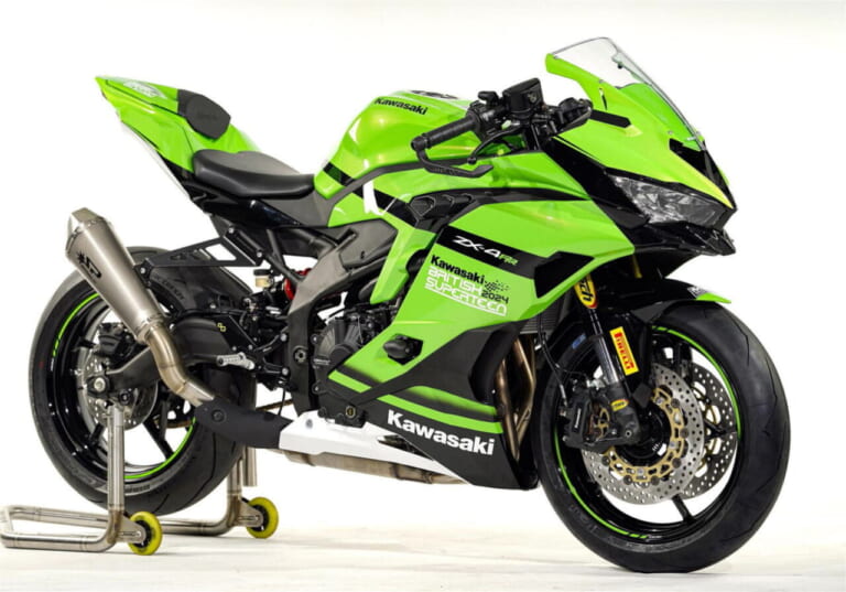 カワサキUK|ニンジャZX-4RR|スーパーティーン仕様|カワサキ Ninja ZX-4RRで勝利すると「Ninja ZX-6R」がもらえる!! 英国で『スーパーティーン』レース開催、いっぽう日本では