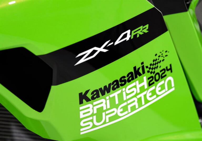 カワサキUK|ニンジャZX-4RR|スーパーティーン仕様|カワサキ Ninja ZX-4RRで勝利すると「Ninja ZX-6R」がもらえる!! 英国で『スーパーティーン』レース開催、いっぽう日本では