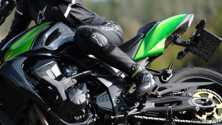 ニーグリップを応用してもっとバイクにうまく乗ろう! 曲がるときの”外側ニーグリップ”のススメ