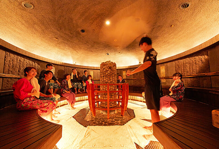 横浜天然温泉SPA EAS|真夏ツーリングの後はサウナでサッパリ! 夏こそ行きたいサウナ20選〈ニフティ温泉調べ〉