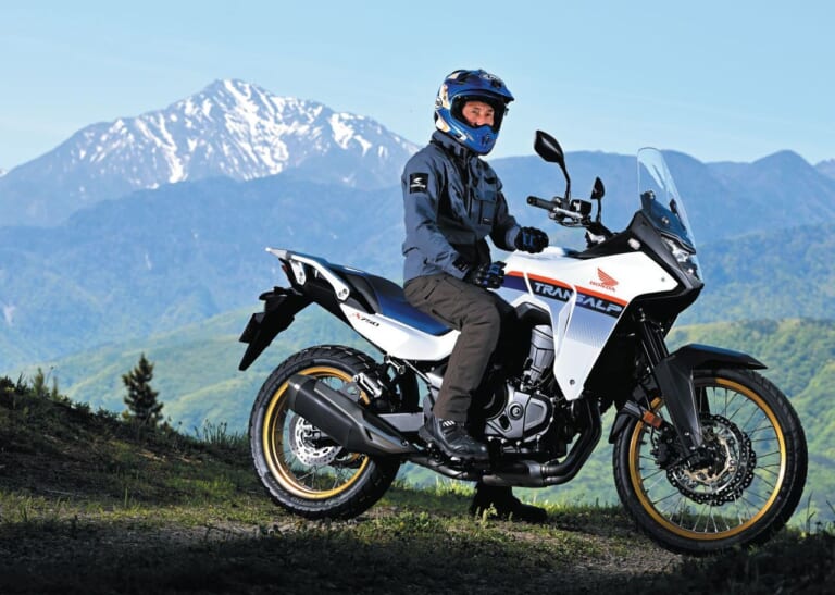 HONDA XL750 TRANSALP|当初は”CRF750″だった!? ホンダ XL750トランザルプ 開発者インタビュー&車体解説【エンジンも車体もオールニュー】