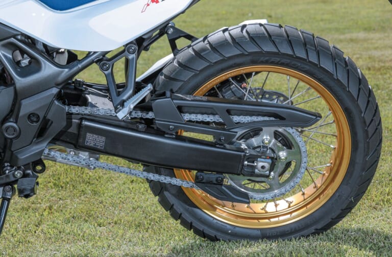 HONDA XL750 TRANSALP|当初は”CRF750″だった!? ホンダ XL750トランザルプ 開発者インタビュー&車体解説【エンジンも車体もオールニュー】