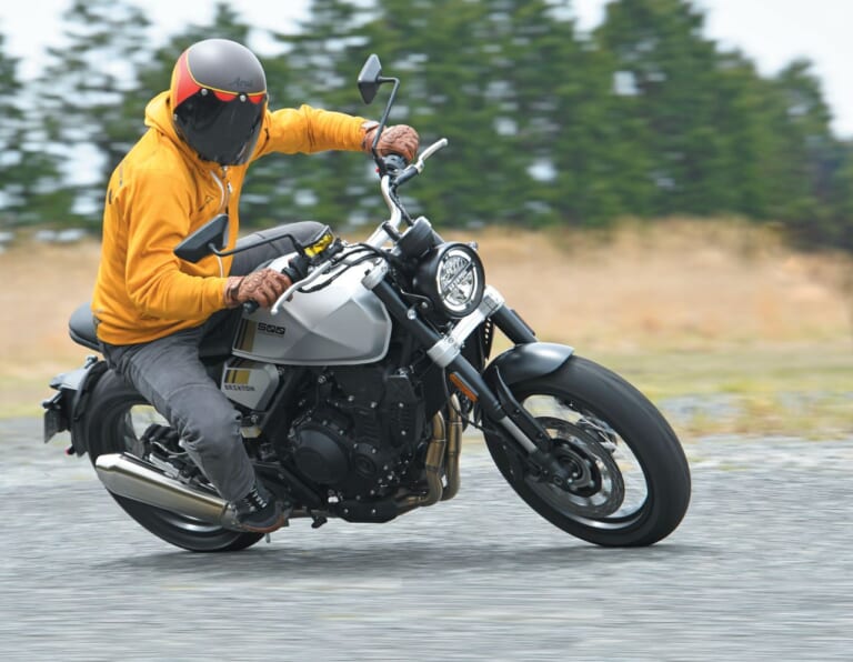 BRIXTON Crossfire500|英国風ネオクラ国内上陸! 注目のニューフェイスダブル試乗【クロスファイア500/クロムウェル1200】