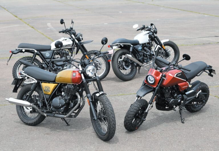 BRIXTON Cromwell250 Crossfire125XS FELSBERG125XC Sunray125|英国風ネオクラ国内上陸! 注目のニューフェイスダブル試乗【クロスファイア500/クロムウェル1200】