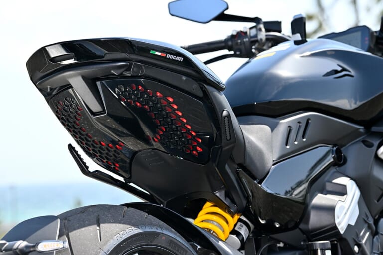 ドゥカティ ディアベルV4|ドゥカティ ディアベルV4【試乗ショートインプレ】逆回転クランクの軽快感が際立つ