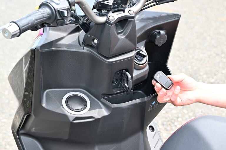 キムコKRV180TCS|給油口|絶妙な排気量180ccの軽快スクーター【キムコKRV180TCS】試乗ショートインプレッション