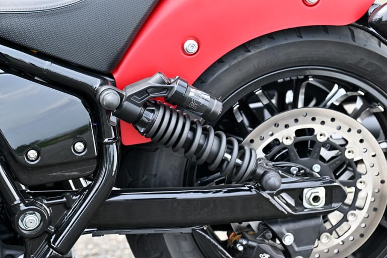 インディアン スポーツチーフ|スポーツ仕様の攻めるアメリカンだ!【インディアン スポーツチーフ】試乗ショートインプレ