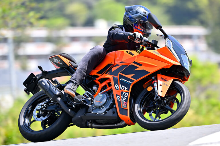走りにこだわる本気のヨンヒャク クラス唯一のトラコン&ABS【KTM RC390GP】試乗ショートインプレ