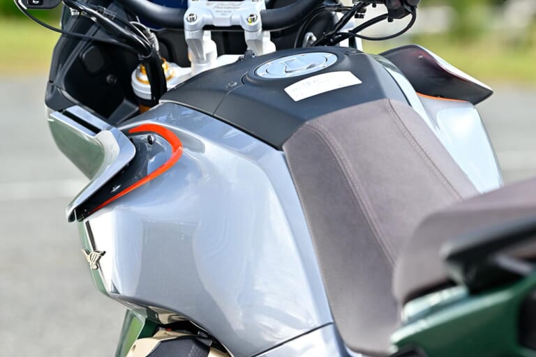 モトグッツィV100マンデッロS|アダプティブエアロダイナミクス|まさかのエアブレーキ装備なのか!?【モトグッツィV100マンデッロS】試乗ショートインプレッション