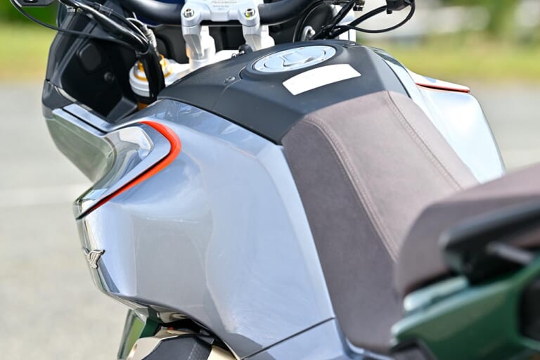 モトグッツィV100マンデッロS|アダプティブエアロダイナミクス|まさかのエアブレーキ装備なのか!?【モトグッツィV100マンデッロS】試乗ショートインプレッション