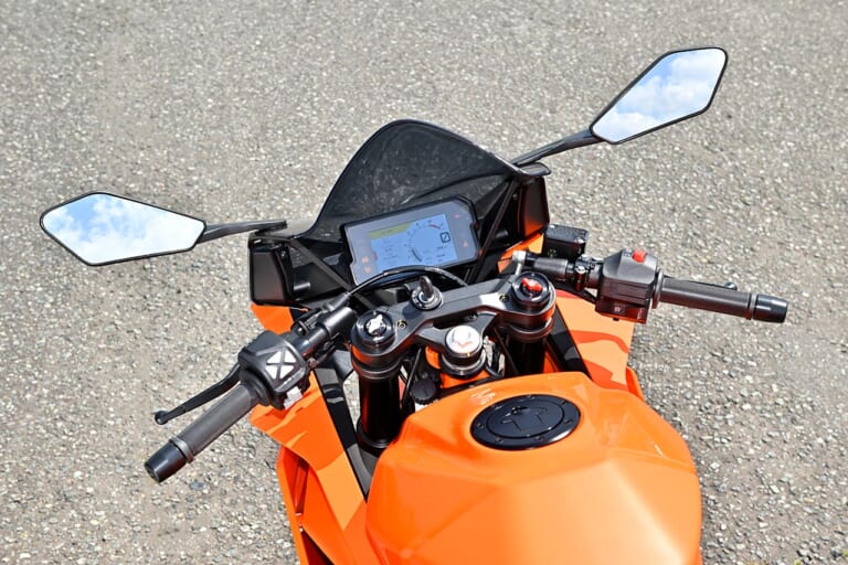 KTM RC 390GP|ハンドル|走りにこだわる本気のヨンヒャク クラス唯一のトラコン&ABS【KTM RC390GP】試乗ショートインプレ