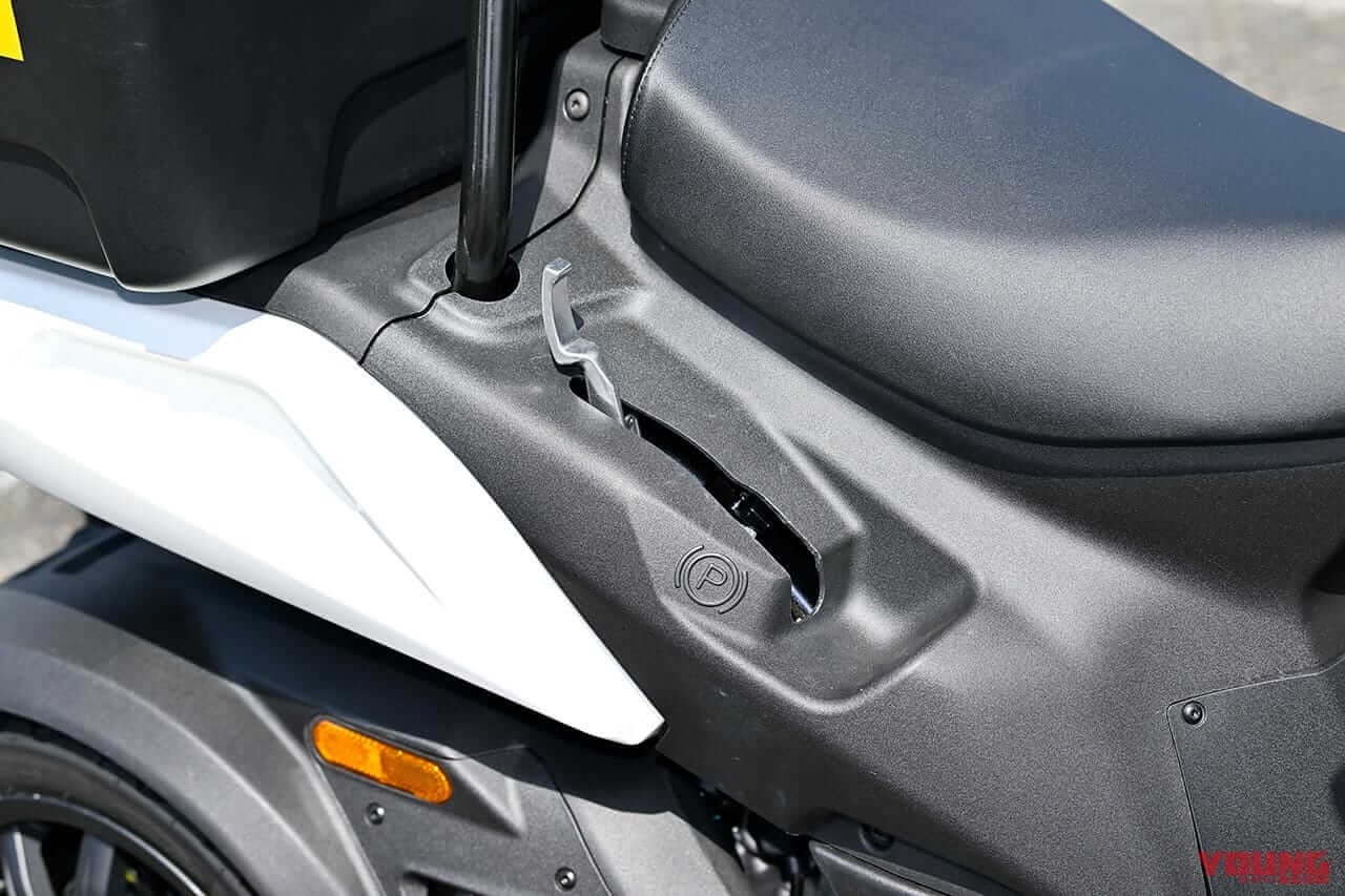 ピアッジオ マイムーバー|レバー|大人も入れる巨大リヤボックスを標準搭載!?【ピアッジオ マイムーバー】試乗ショートインプレ