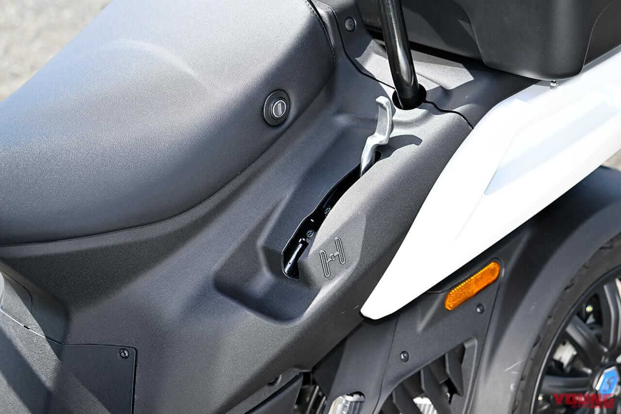 ピアッジオ マイムーバー|レバー|大人も入れる巨大リヤボックスを標準搭載!?【ピアッジオ マイムーバー】試乗ショートインプレ