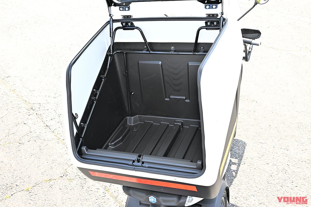 |大人も入れる巨大リヤボックスを標準搭載!?【ピアッジオ マイムーバー】試乗ショートインプレ