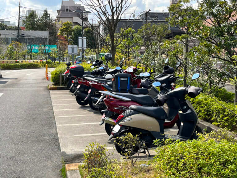 セブンタウン小豆沢|都内のバイク駐輪環境の分岐点となるか? 板橋区セブンタウン小豆沢の事例【バイクレーンの設置】
