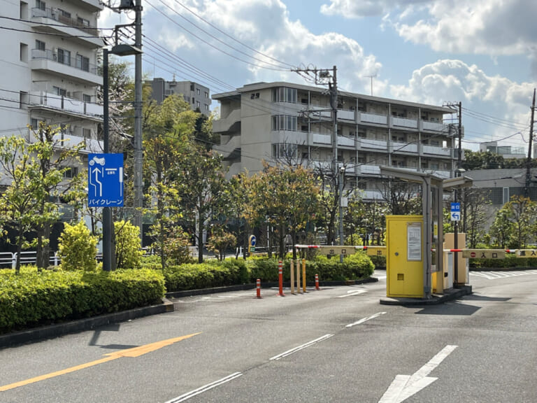 セブンタウン小豆沢|都内のバイク駐輪環境の分岐点となるか? 板橋区セブンタウン小豆沢の事例【バイクレーンの設置】