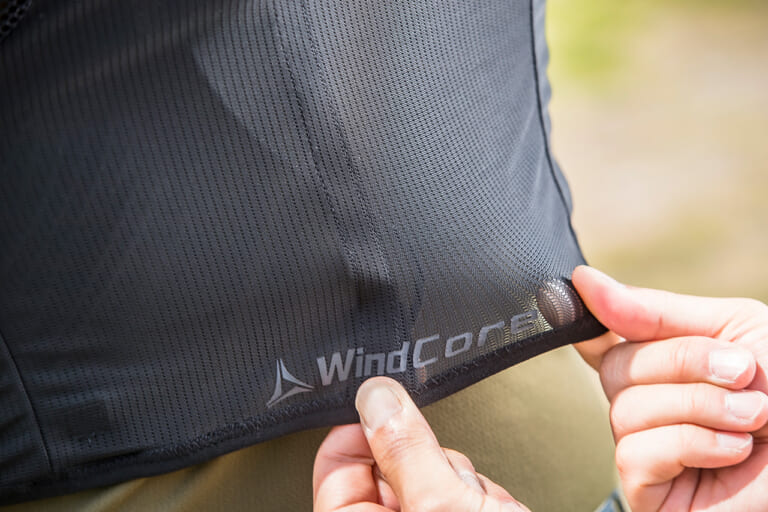 ワークマン ペルチェベスト|ワークマンの”冷暖房 着るエアコン”の効果をサーモグラフィで検証! どれくらい冷える/温まる?