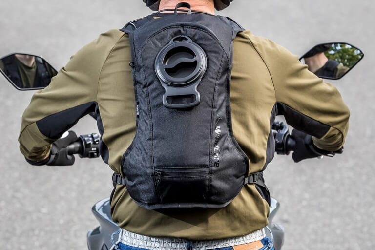 ワークマン アイスマン水冷服|【ワークマンで暑さ対策】上半身を冷水が駆け巡る”アイスマン水冷服”どれくらい冷える? サーモグラフィー検証